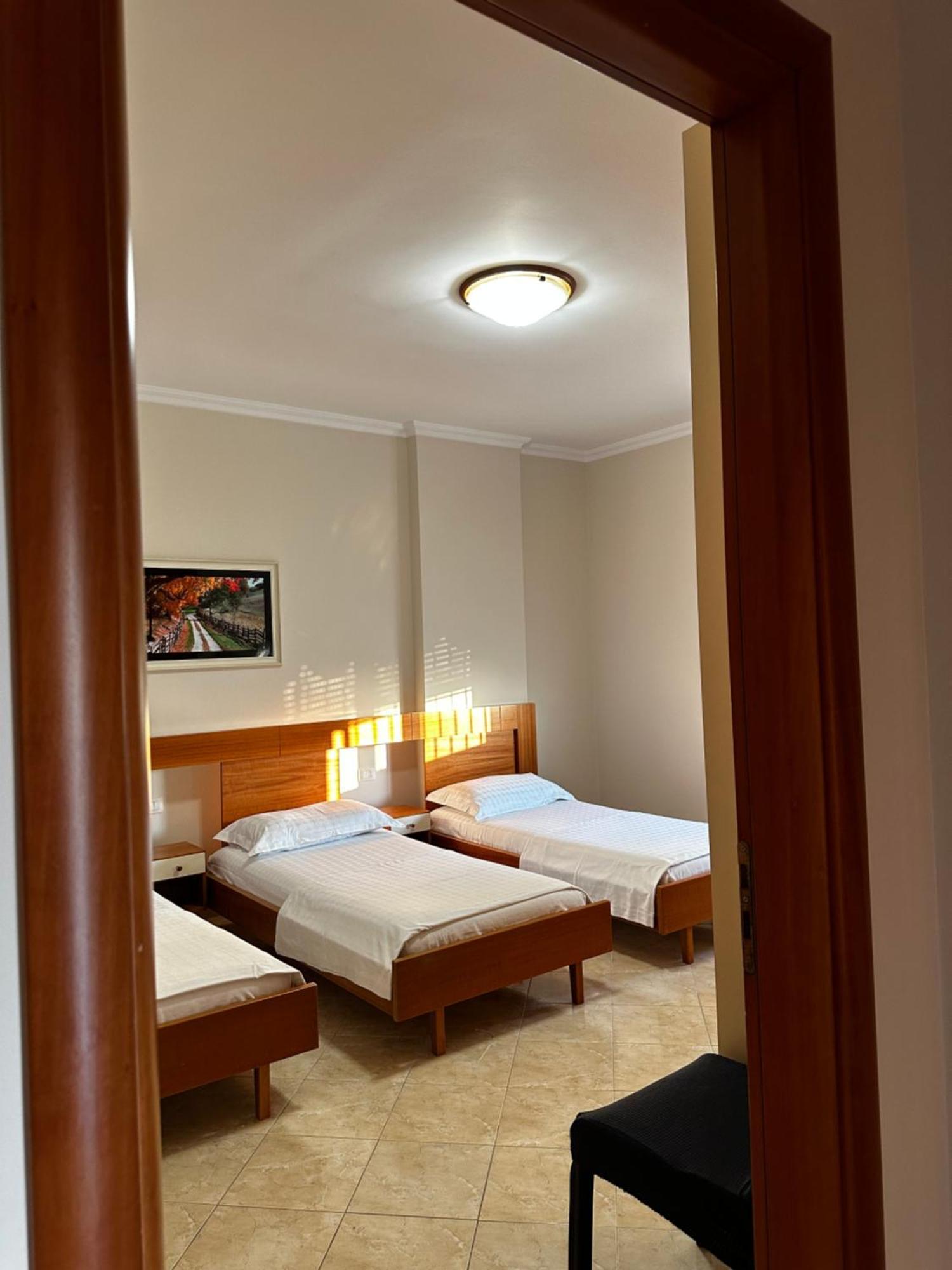 Ami Apartament Vlorë Exterior foto